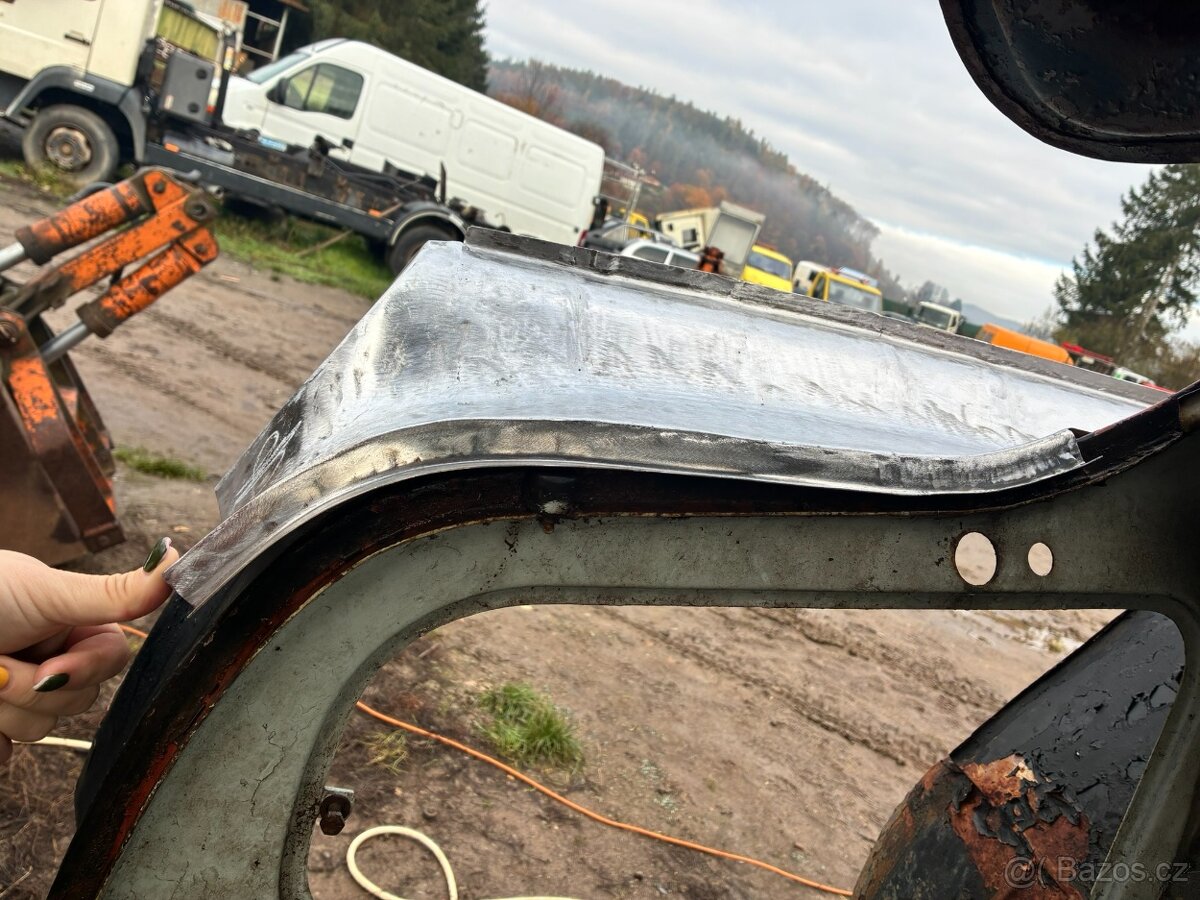 Vrchní část zadní kapsy Tatra 603-3 - 3