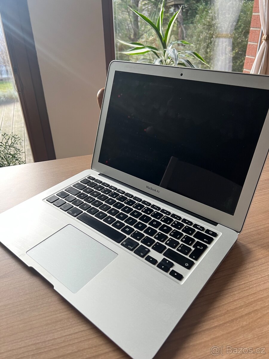 MacBook Air 12.7.6 (13 inch, Early 2015) - 3