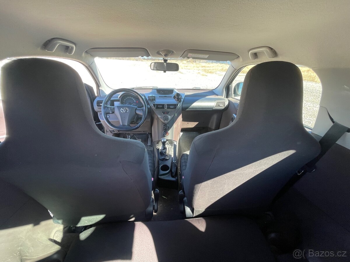Toyota IQ - 3