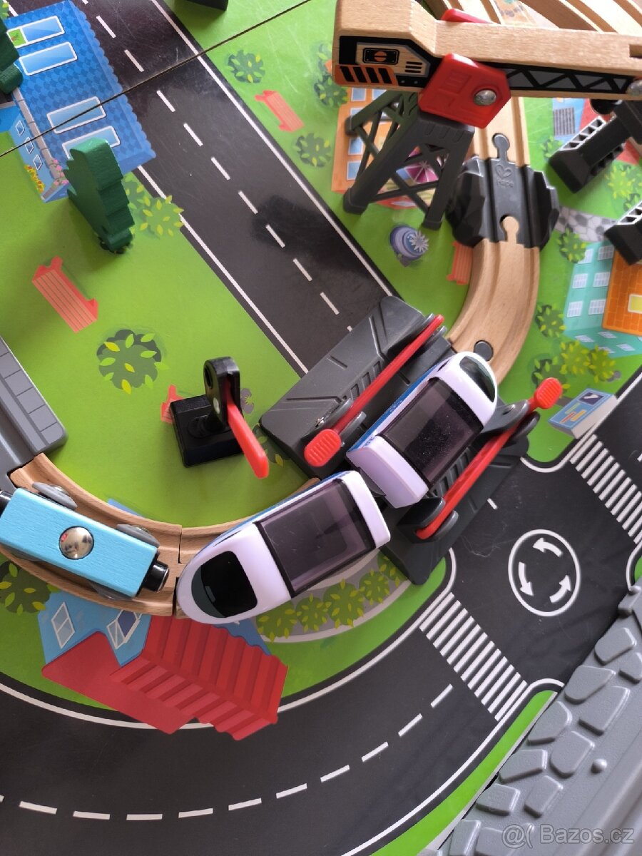 Dětský hrací stůl - vláčkodráha Hape - 3