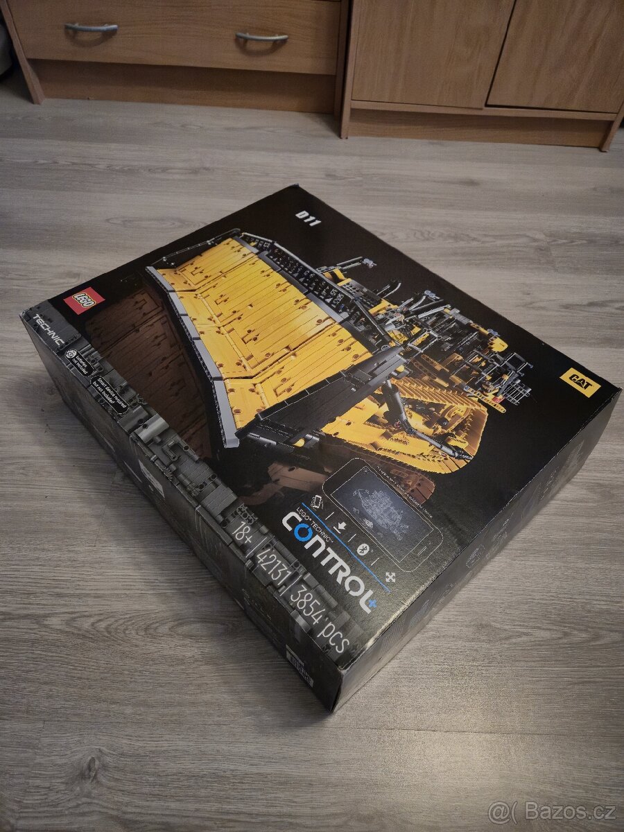 LEGO Technic 42131 Buldozer CAT D11 - 3