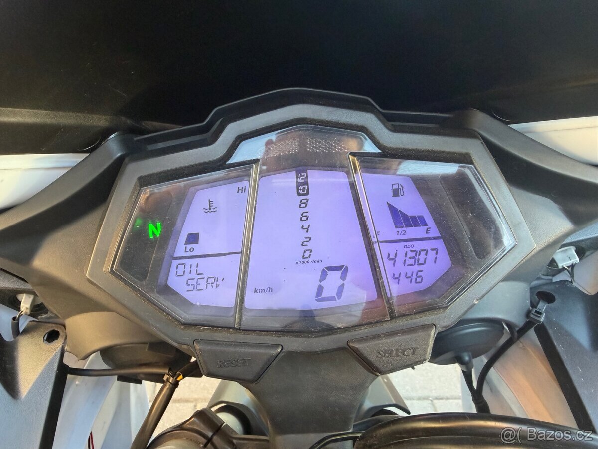 Yamaha yzf r125 - 3