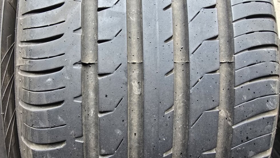 Letní pneu 235/45/18 Maxxis - 3