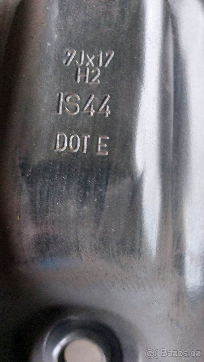 Prodám zimní pneu 225/50R17 vzorek 7,5 mm - 3