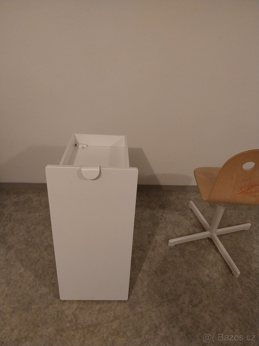 Stůl Larande a židle Valfred/Sibben - 3