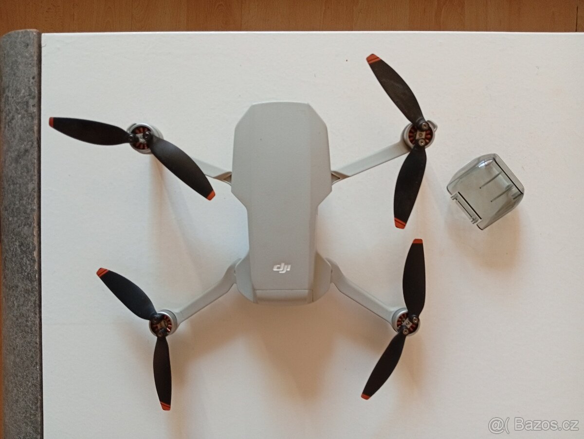 Dron DJI Mini 2 SE - 3