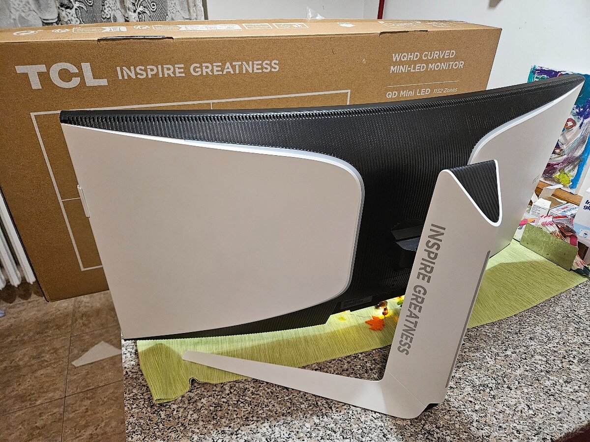 TCL 34R83Q 34" ultrawide monitor - 3