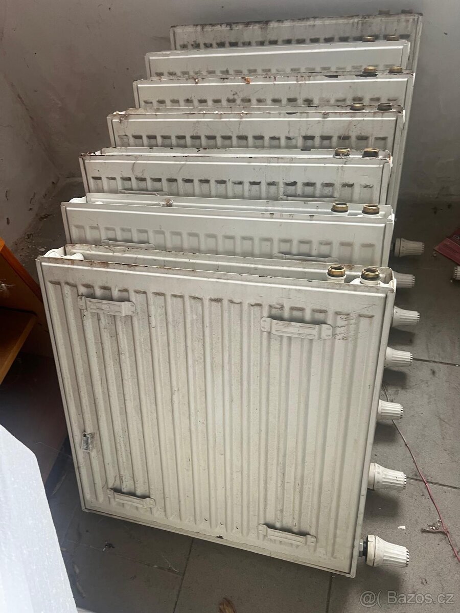 Prodám bílé deskové radiátory – 500 Kč/kus - 3