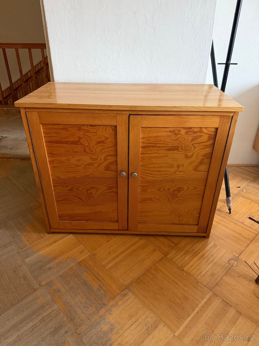 Dřevěné skříně - 3