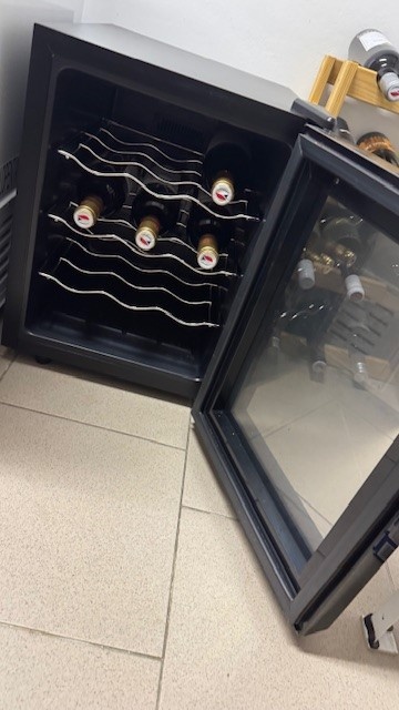 Vinotéka zn. Hyundai - 3