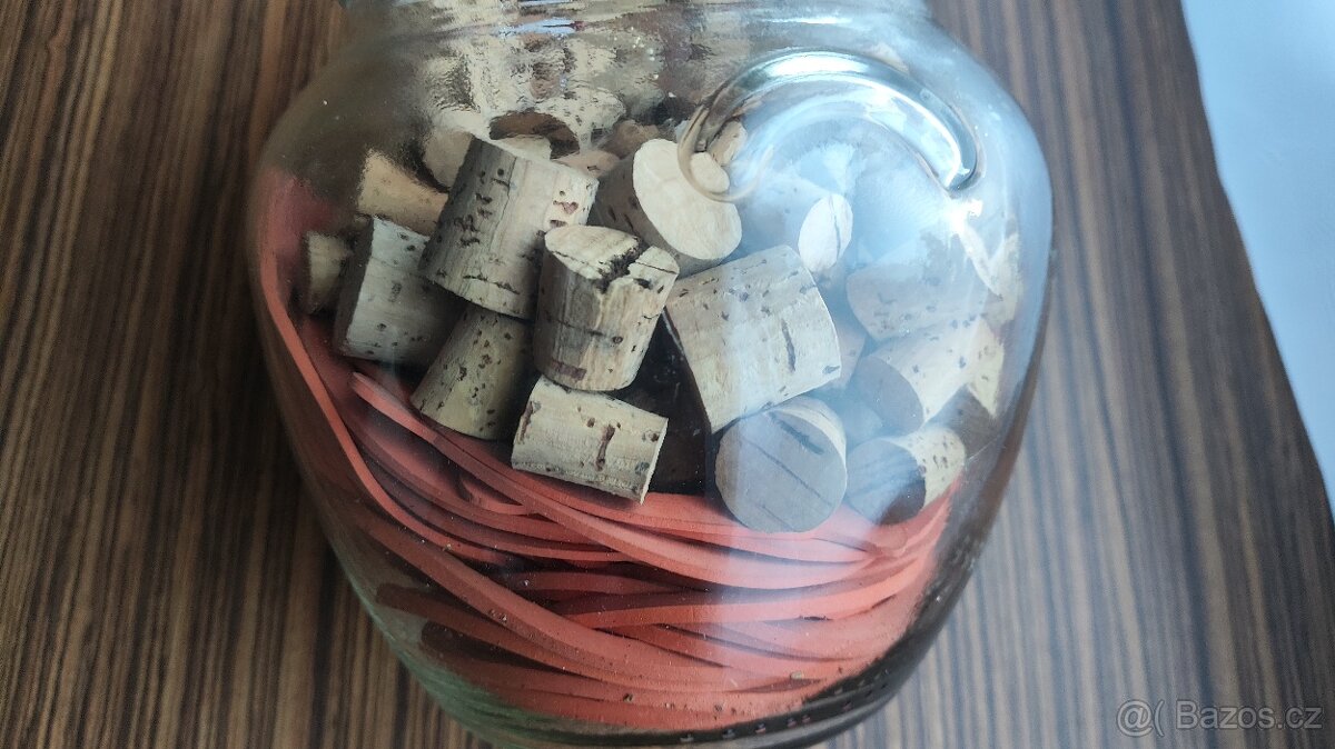 Korkové špunty a gumičky na zavařování + soudková zavařovací - 3