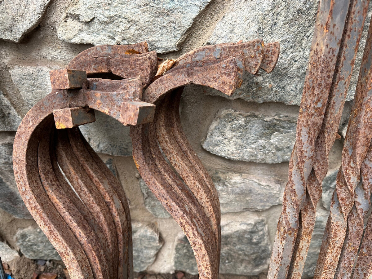 Kované díly na ozdobný prvek na chalupu - 3