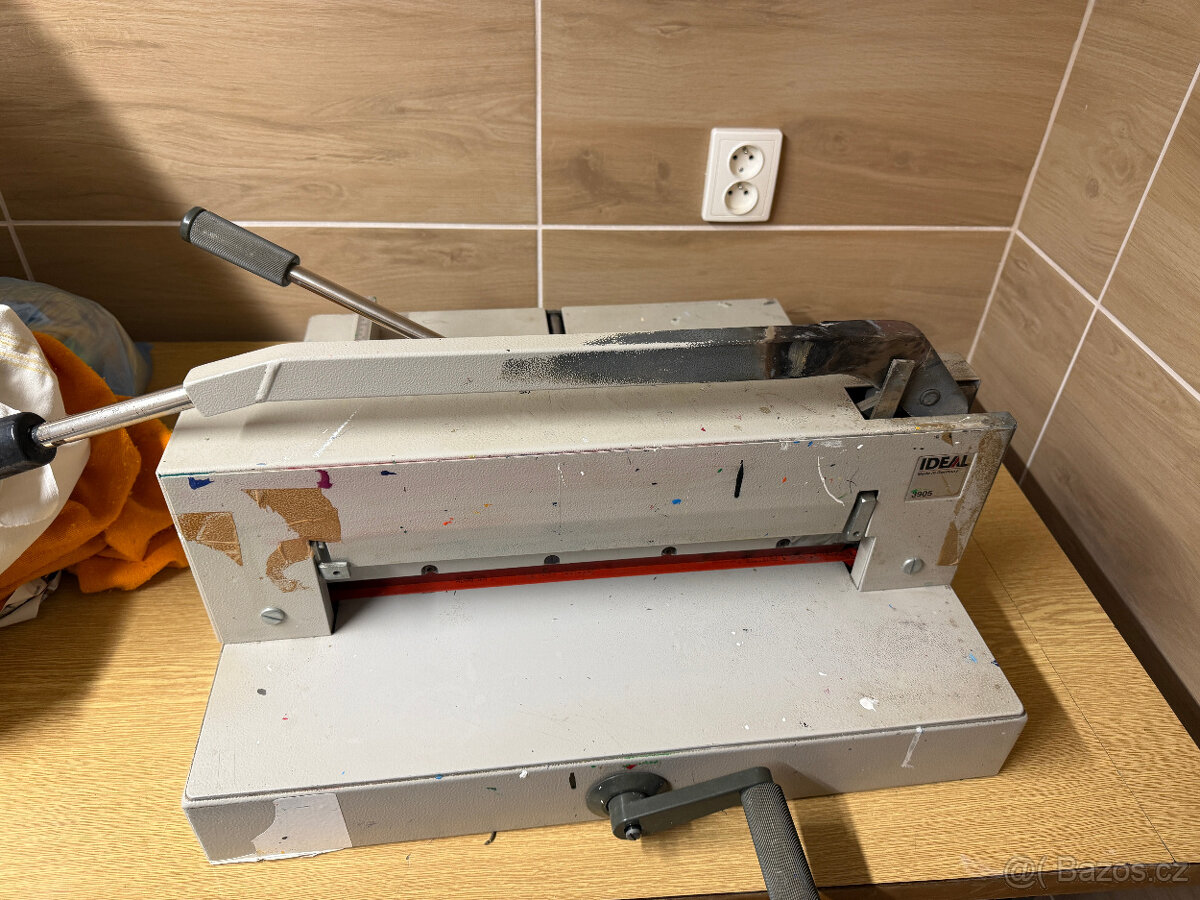 Řezačka papíru IDEAL 3905 - 3