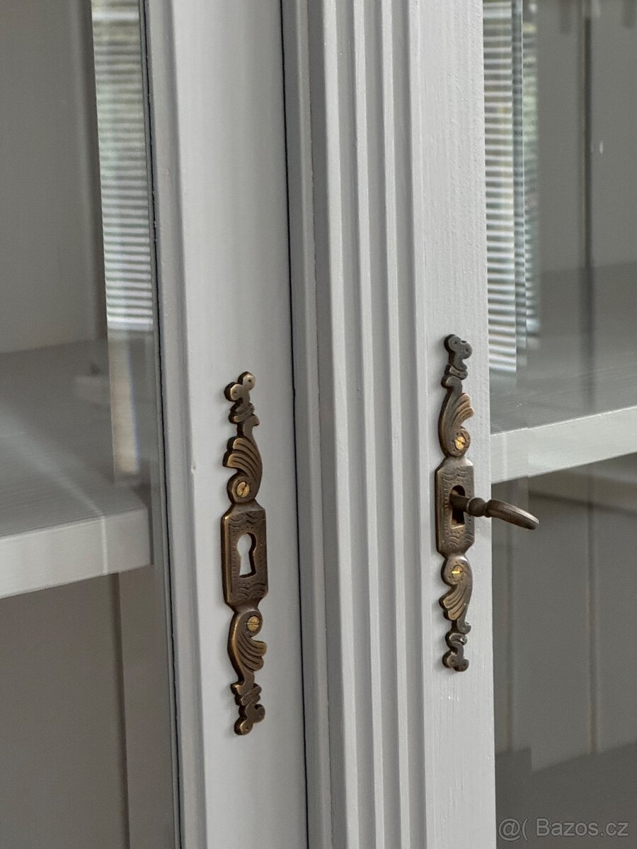 Knihovna/kredenc/skříň s prosklenými dvířky - masiv - 3