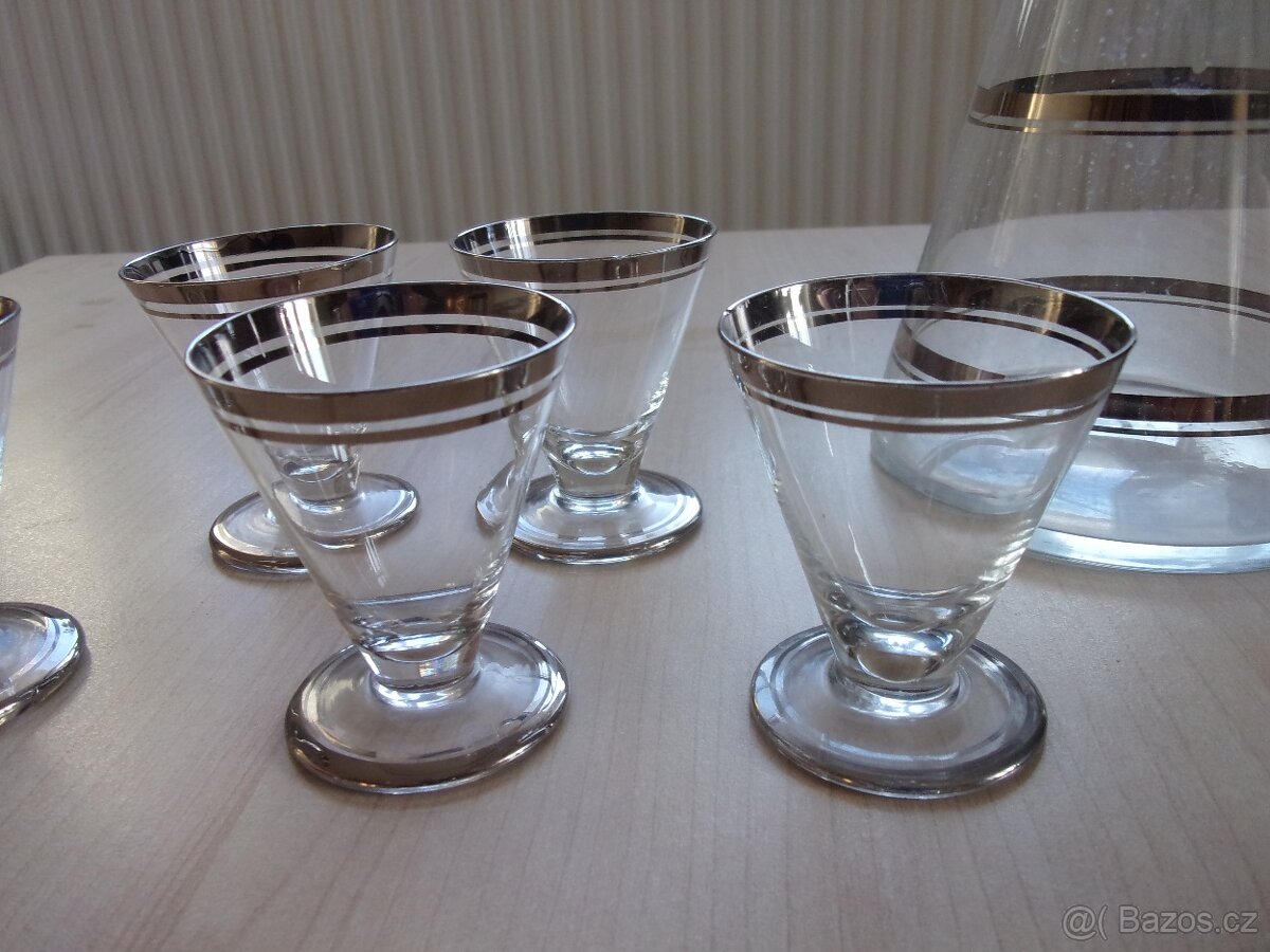 STARÁ SOUPRAVA - SKLENĚNÁ KARAFA, SKLENIČKY A TÁC - 3