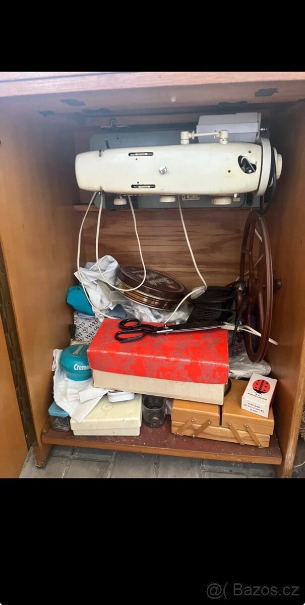 Skříňový šicí stroj - 3