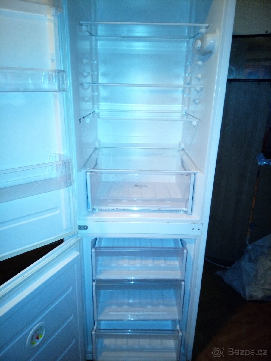 Vysoká lednice s mrazákem Zn.indesit - 3