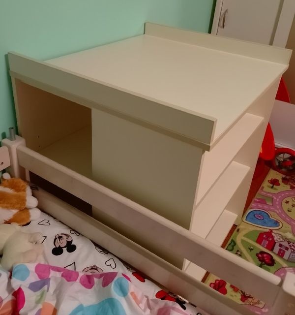 Přebalovací pult s úložným prostorem - 3