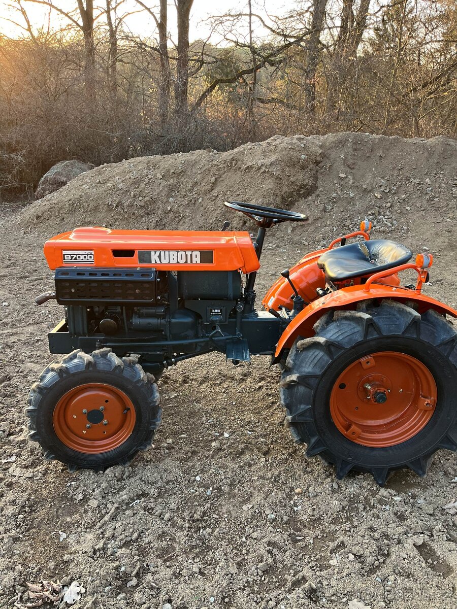 Malotraktor 4x4 Kubota B7000 - 3