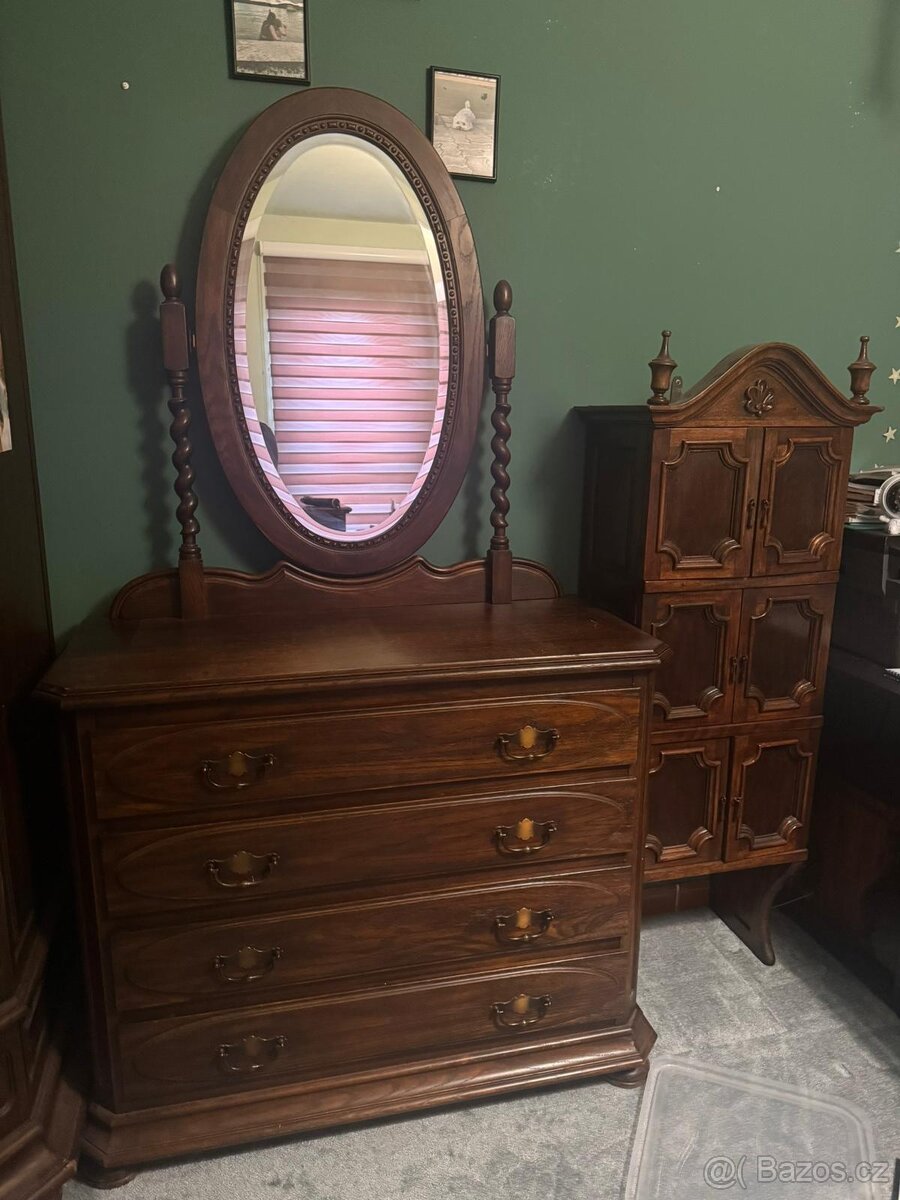 Starožitný nábytek - 3