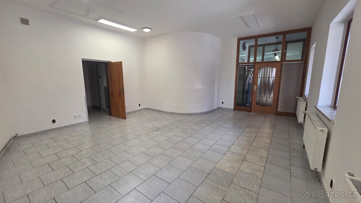 Pronájem obchodních prostorů v centru Rožnova p/R - 3