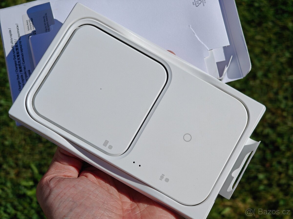 Samsung Duální bezdrátová nabíječka (15W) bílá - 3