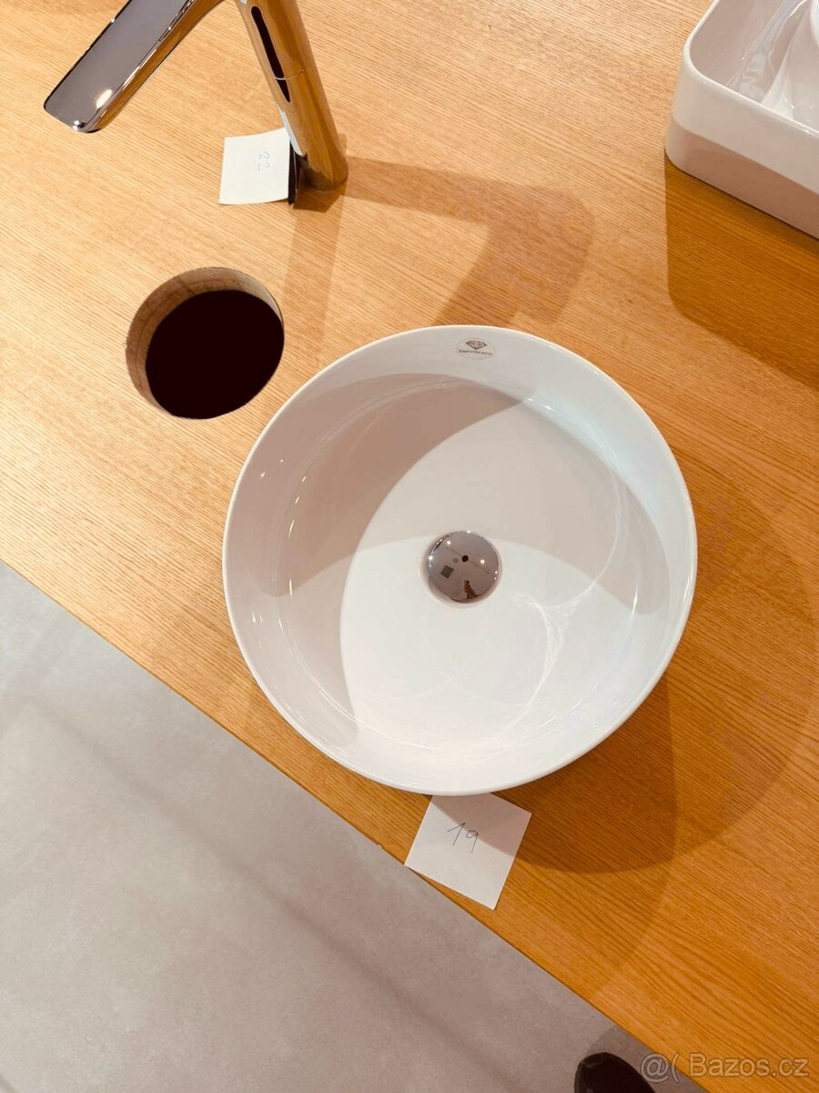 PRODÁM LUXUSNÍ NÁBYTEK DO KOUPELNY - 3