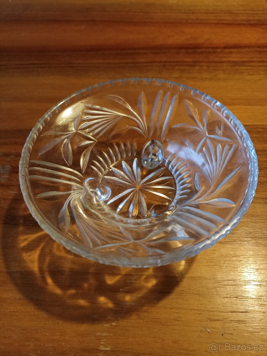 Skleněná miska na nožičkách - 3