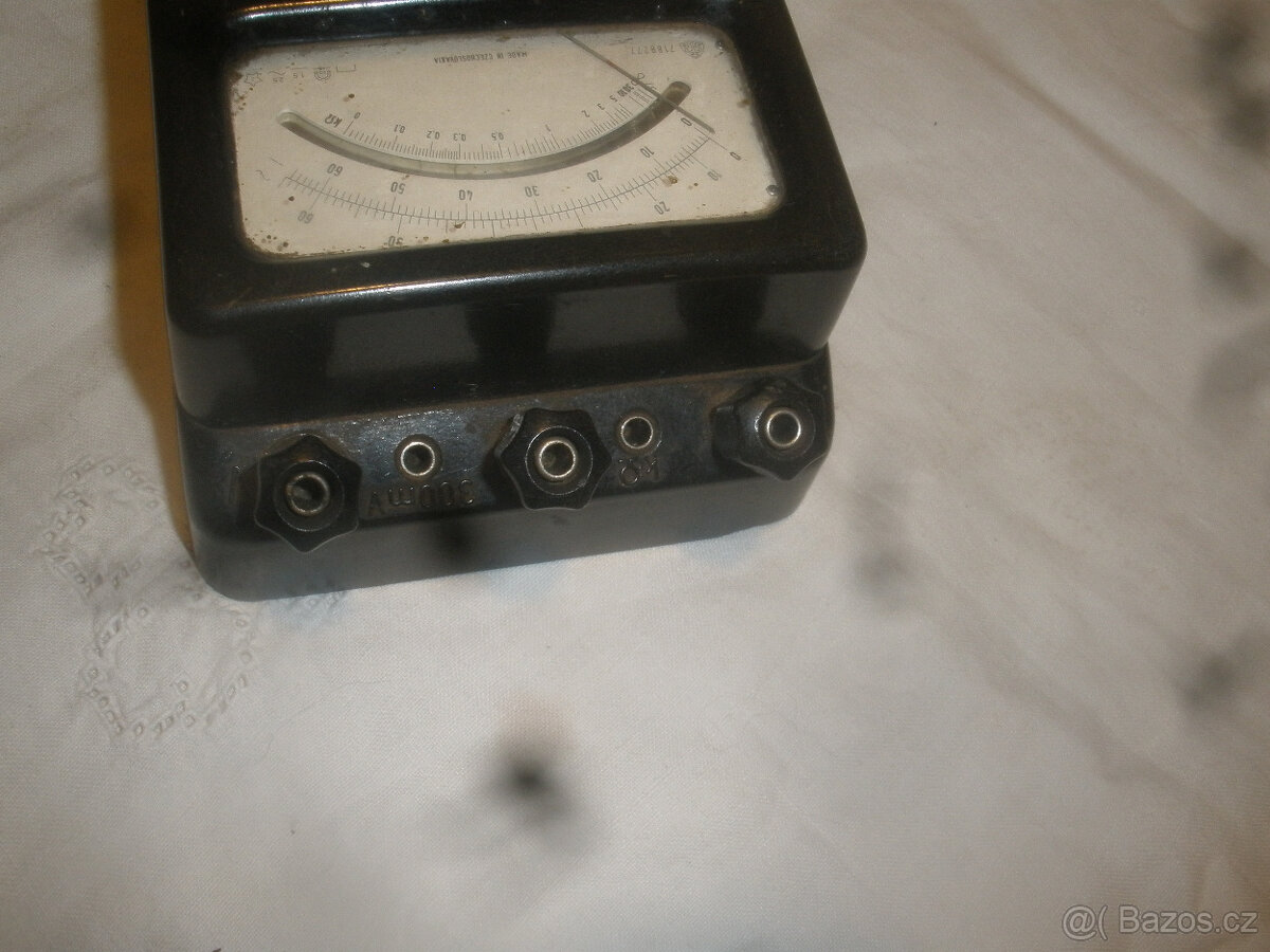 Starý měřící přístroj DU 10 - 3