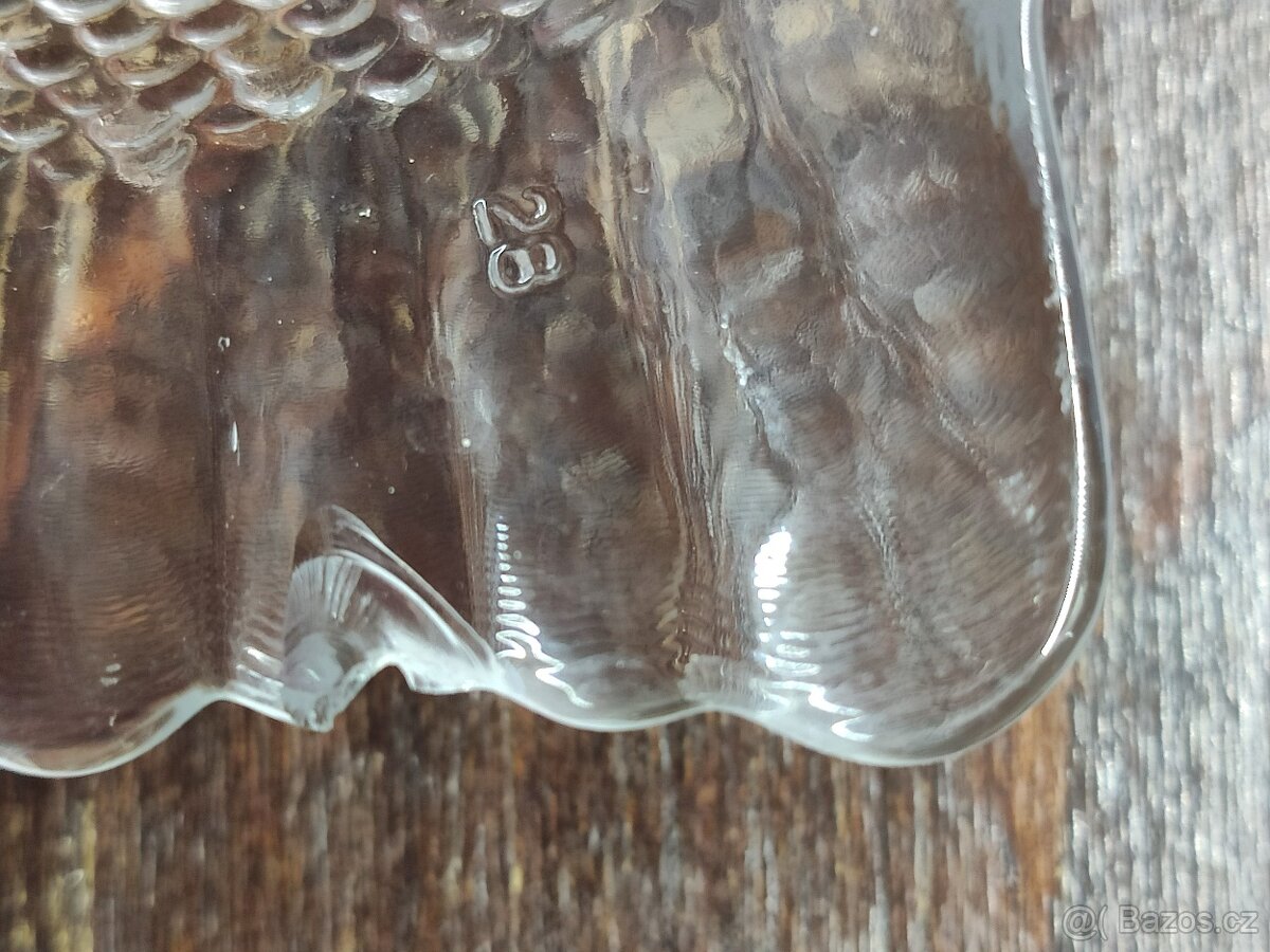 nůž,obal,váha kuchyň.do 5 kg 50,- talíř do MW 26,5 cm 100,- - 3