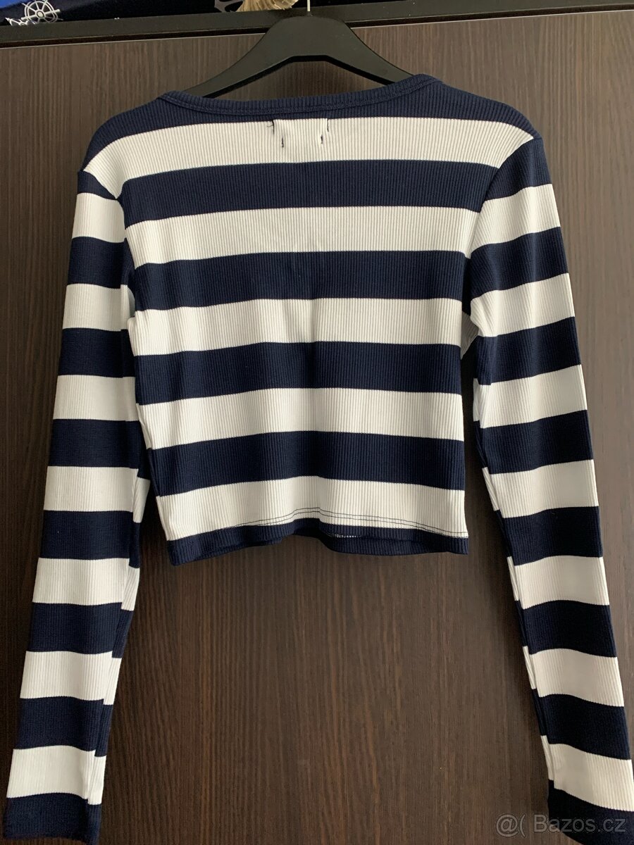 Crop top Reserved vel.M - 3