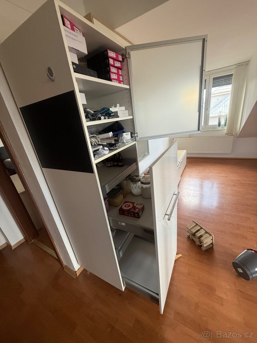 Bílá skříň - 3
