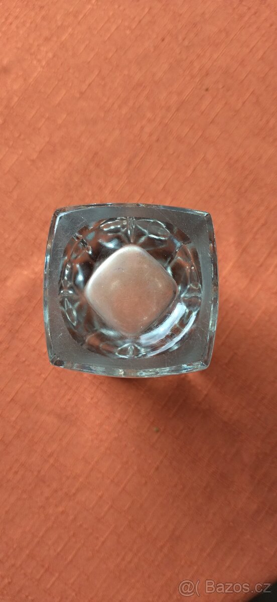 Váza - lisované sklo Jiří Zejmon Rosice 1969 - 3