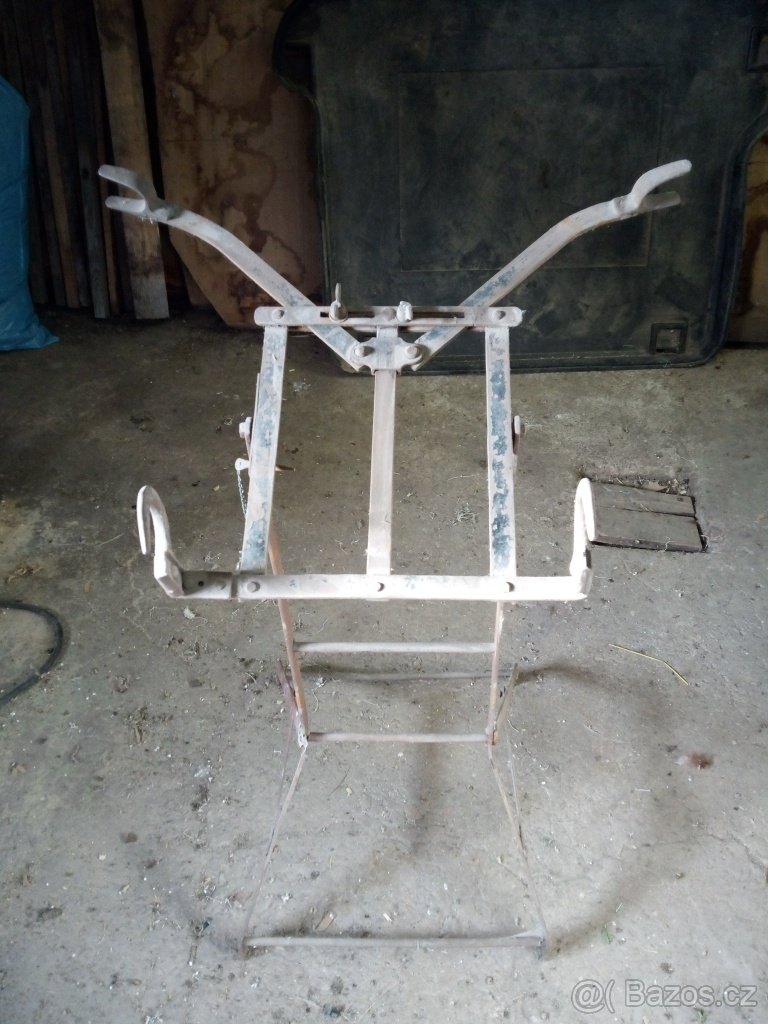 Kovový stojan - 3