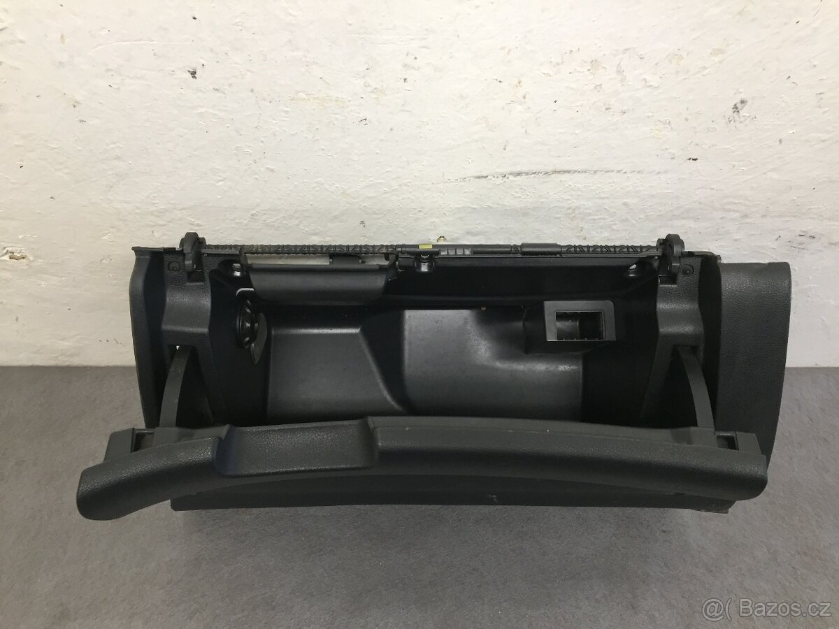 ŠKODA OCTAVIA 2 2004-2013 - ČERNÝ KASTLÍK SPOLUJEZDCE - 3