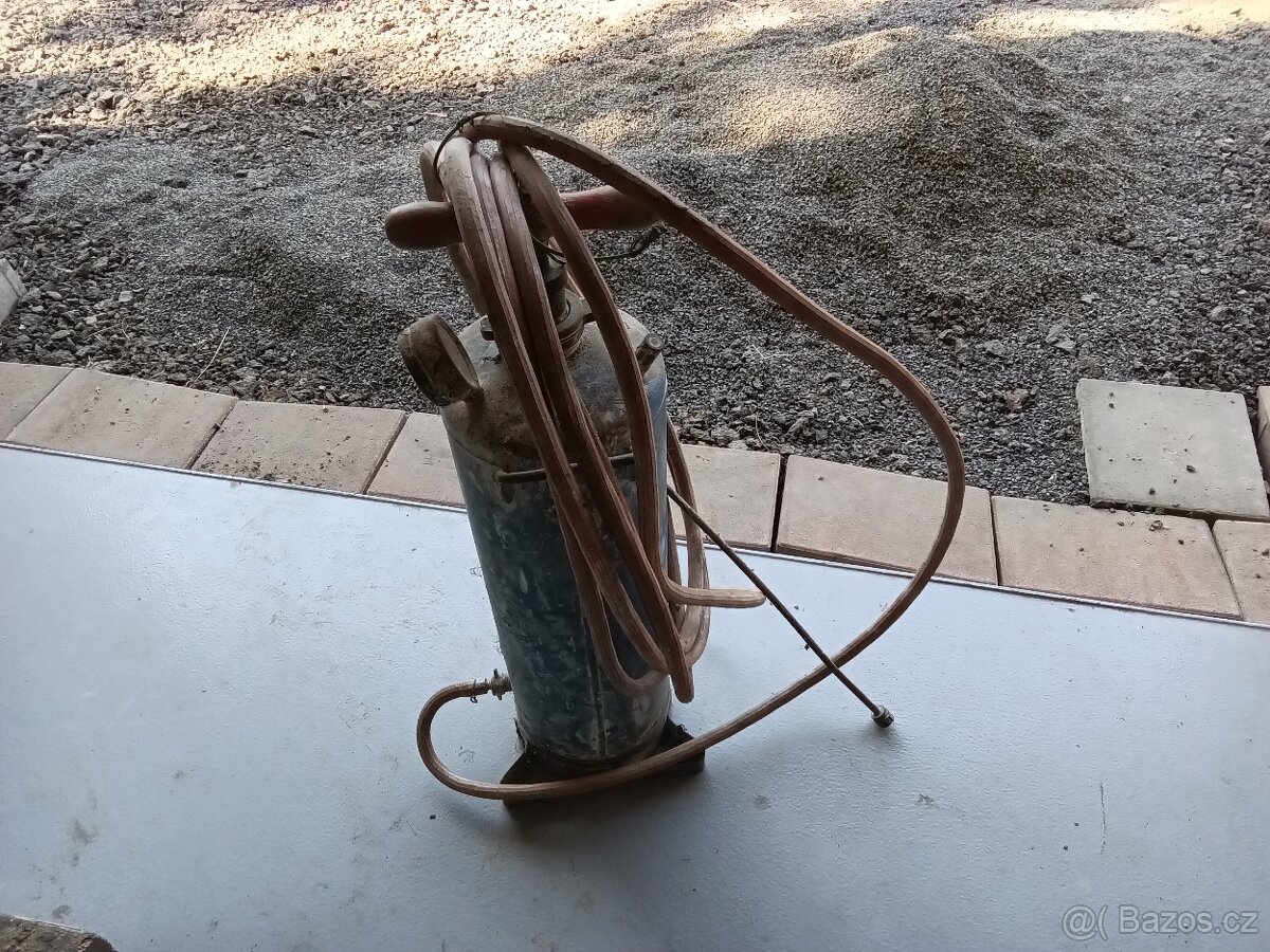 Retro ruční tlakový postřikovač DEZA - 3