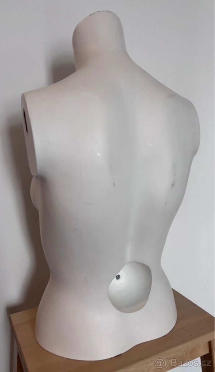 Bílá figurína - 3