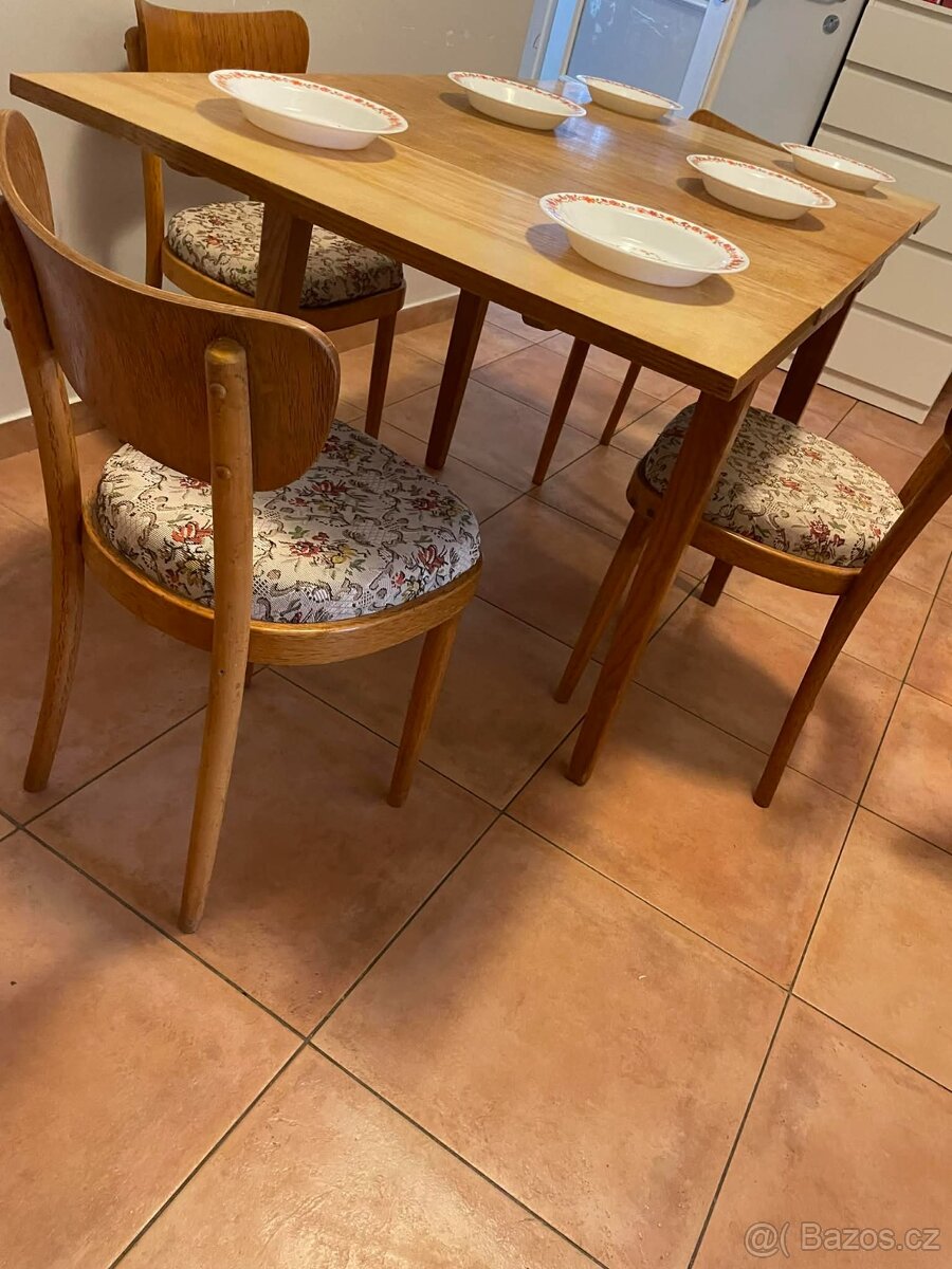 Jídelní stůl a židle Ton - 3