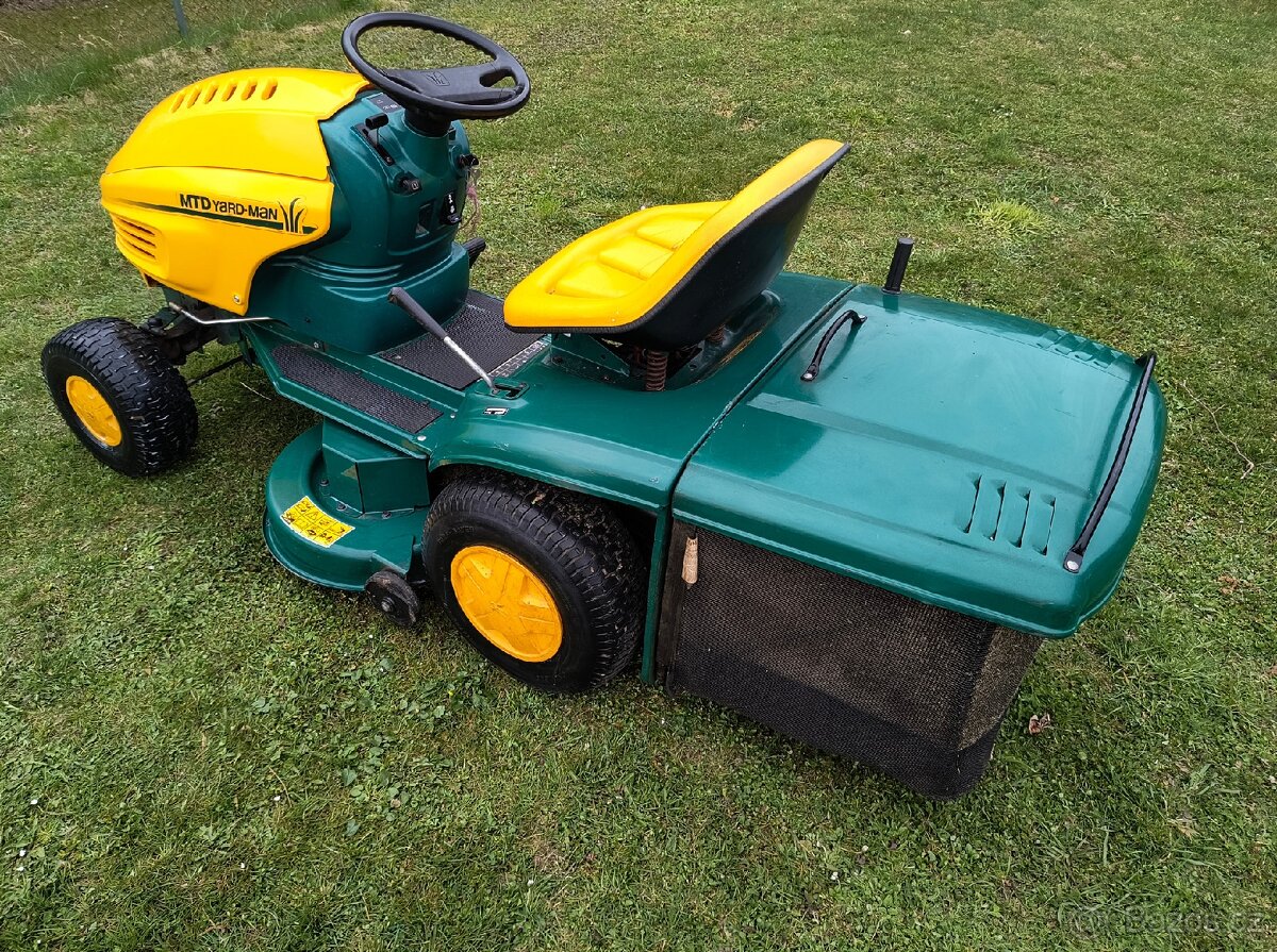 Zahradní traktor YardMan MTD - 3