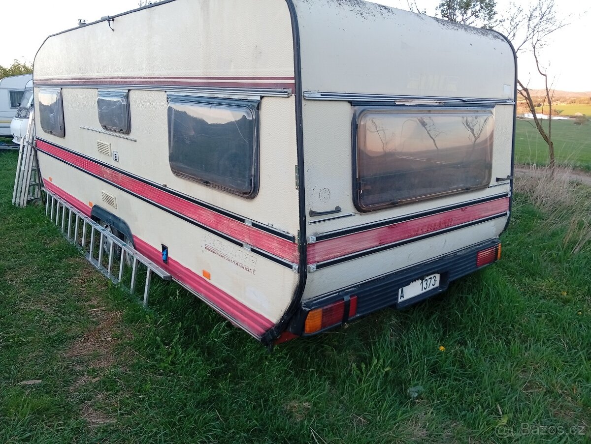 Dvouosý karavan LMC - 3