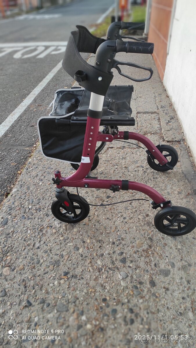 Prodám skoro nové čtyřkolové chodítko. - 3