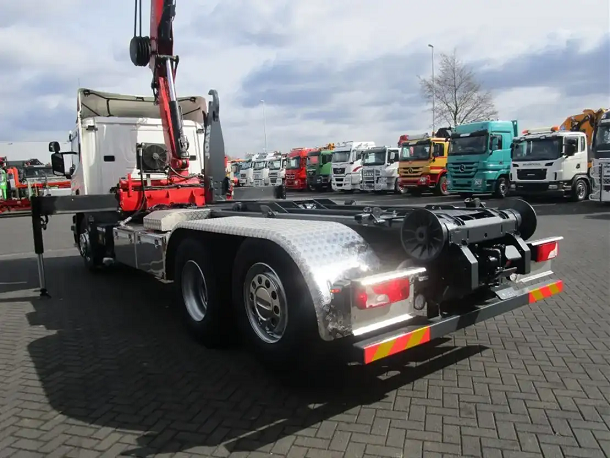 Scania P360 6x2 - nosič kontejnerů s hydraulickou rukou - 3