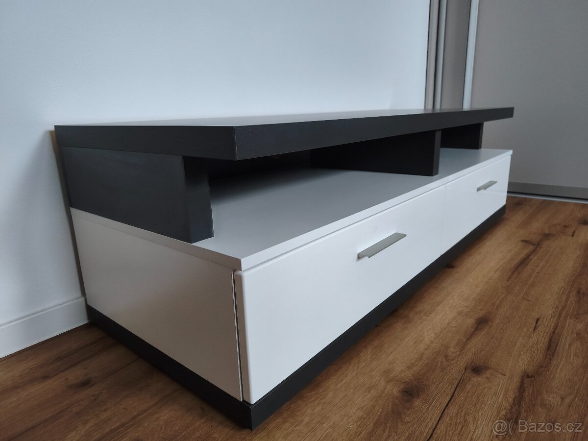 Televizní stolek - 3