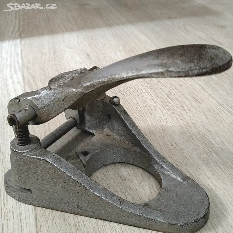 Stará masivní kancelářská děrovačka - 3