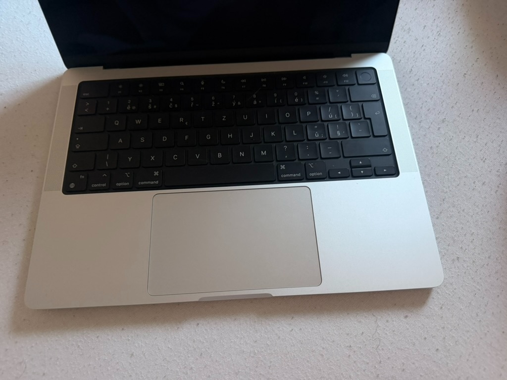MacBook Pro M3 14 SSD 512 RAM 8 - 3