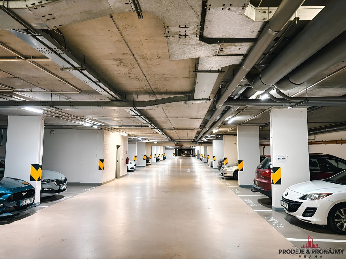 Prodej garážového stání 13 m² Poděbradská, Praha - 3