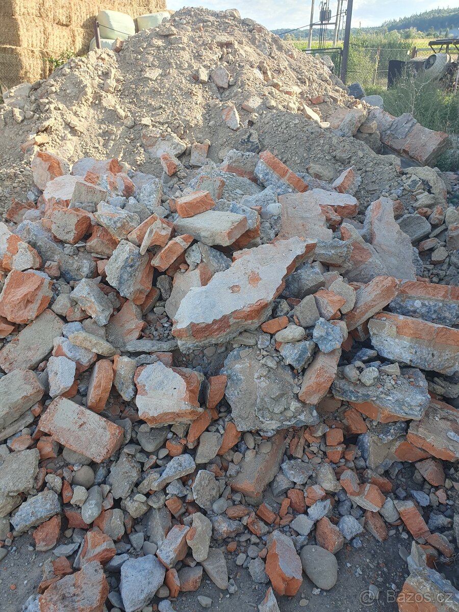 Suť - Cihly a tvárnice. - 3