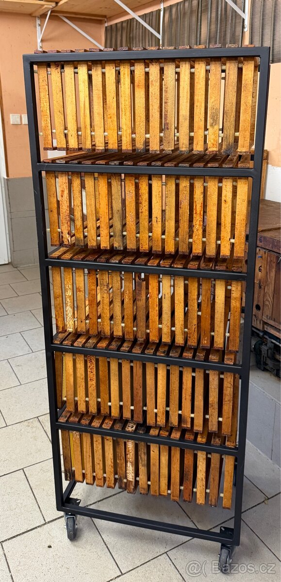 Stojan na rámky - včelí - 3