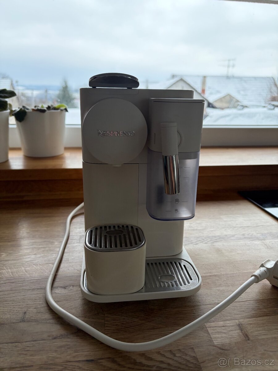 Nespresso DeLonghi Latissima - 3