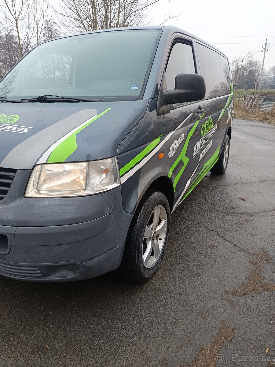 VW Transportér T5 9mist - 3